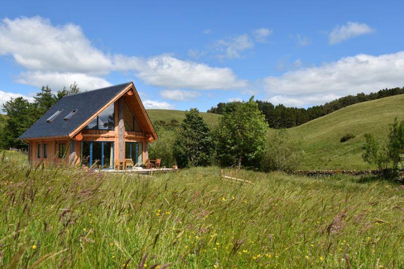 Dog Friendly Log Cabins With Enclosed Garden